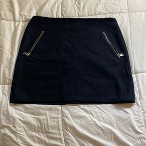 NWT - dark navy blue wool blend skirt. Women’s size 8. 2 front zipper pockets.